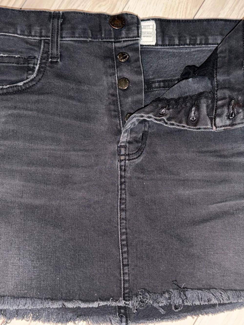 Current/Elliott Denim Mini Skirt Size 27 Black Gray Button Fly Raw Hem USA